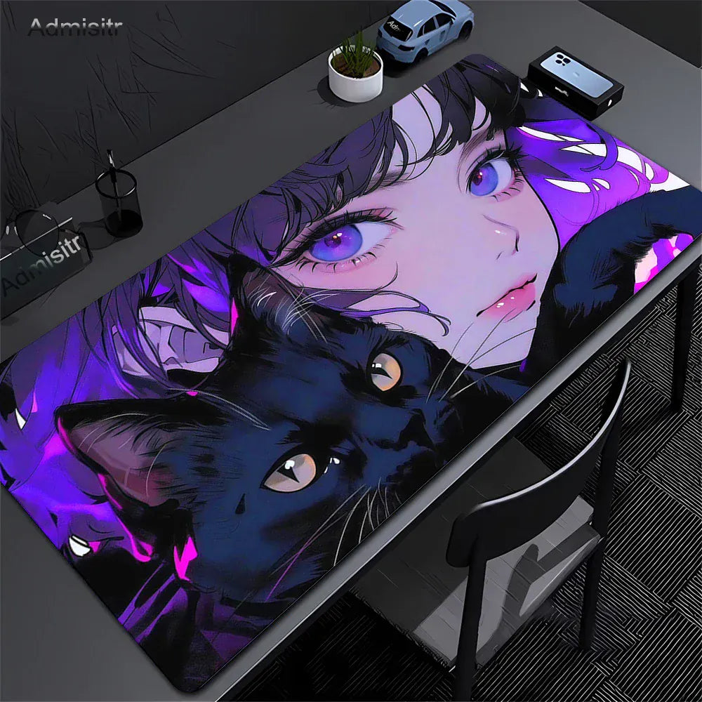 Tapis de souris XXL Gamer Fille aux Yeux Violets & Chat Noir | Tapis de souris Store® 60x30cm