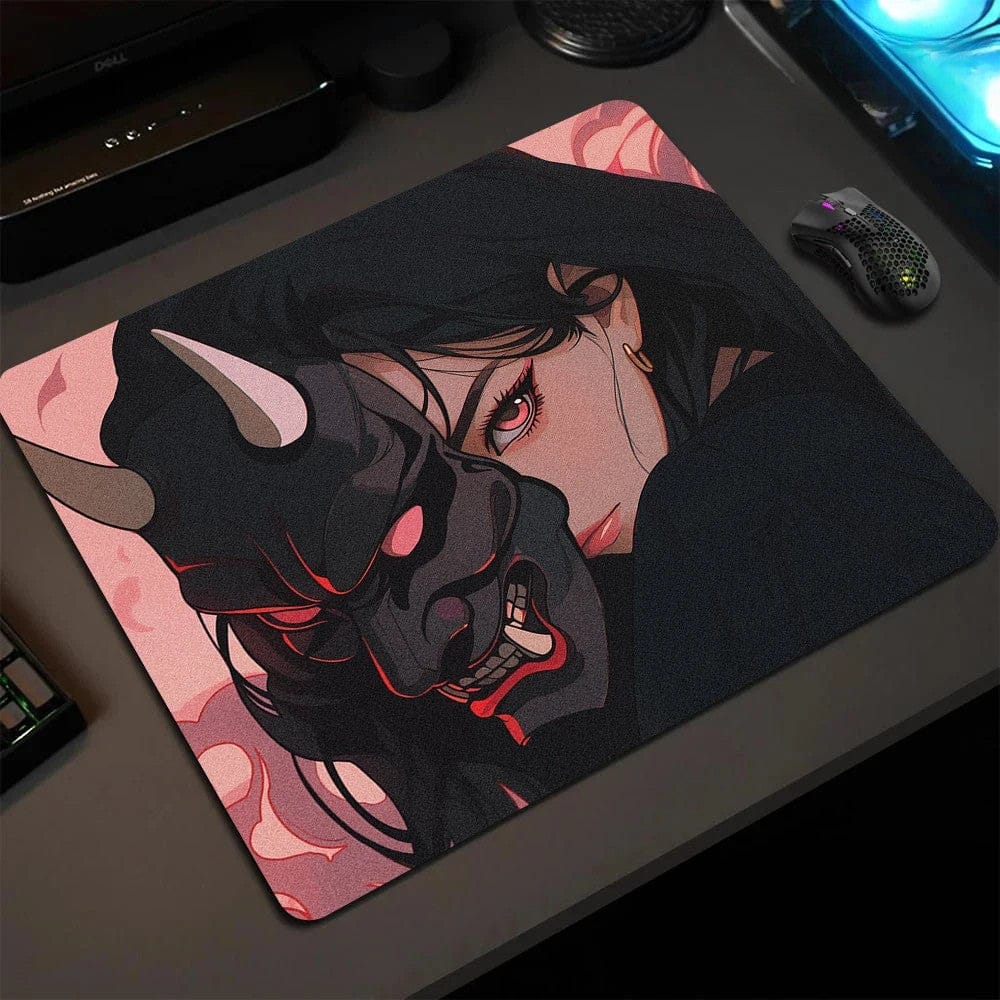 Tapis de souris gamer Femme au Masque Oni Rose