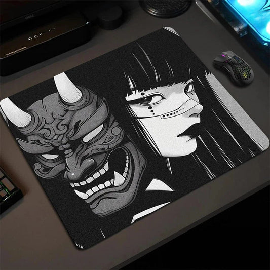 Tapis de souris gamer Femme & Masque Oni Noir et Blanc