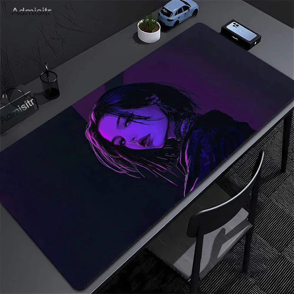 Tapis de souris XXL Gamer Portrait Néon Violet Mystérieux | Tapis de souris Store® 60x30cm